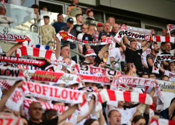 Pożegnanie z ekstraklasą. Doping kibiców w meczu ŁKS Łódź - Stal Mielec