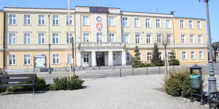 Radni obniżyli pensję prezydentowi Zgierza o 1,5 tys. zł 1 Urząd Miasta Zgierza