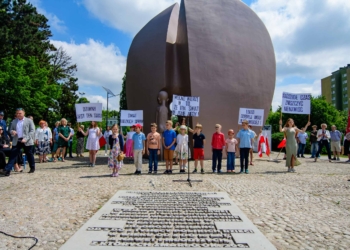 Uroczystości upamiętniające ofiary niemieckiego nazistowskiego obozu dla polskich dzieci w Łodzi