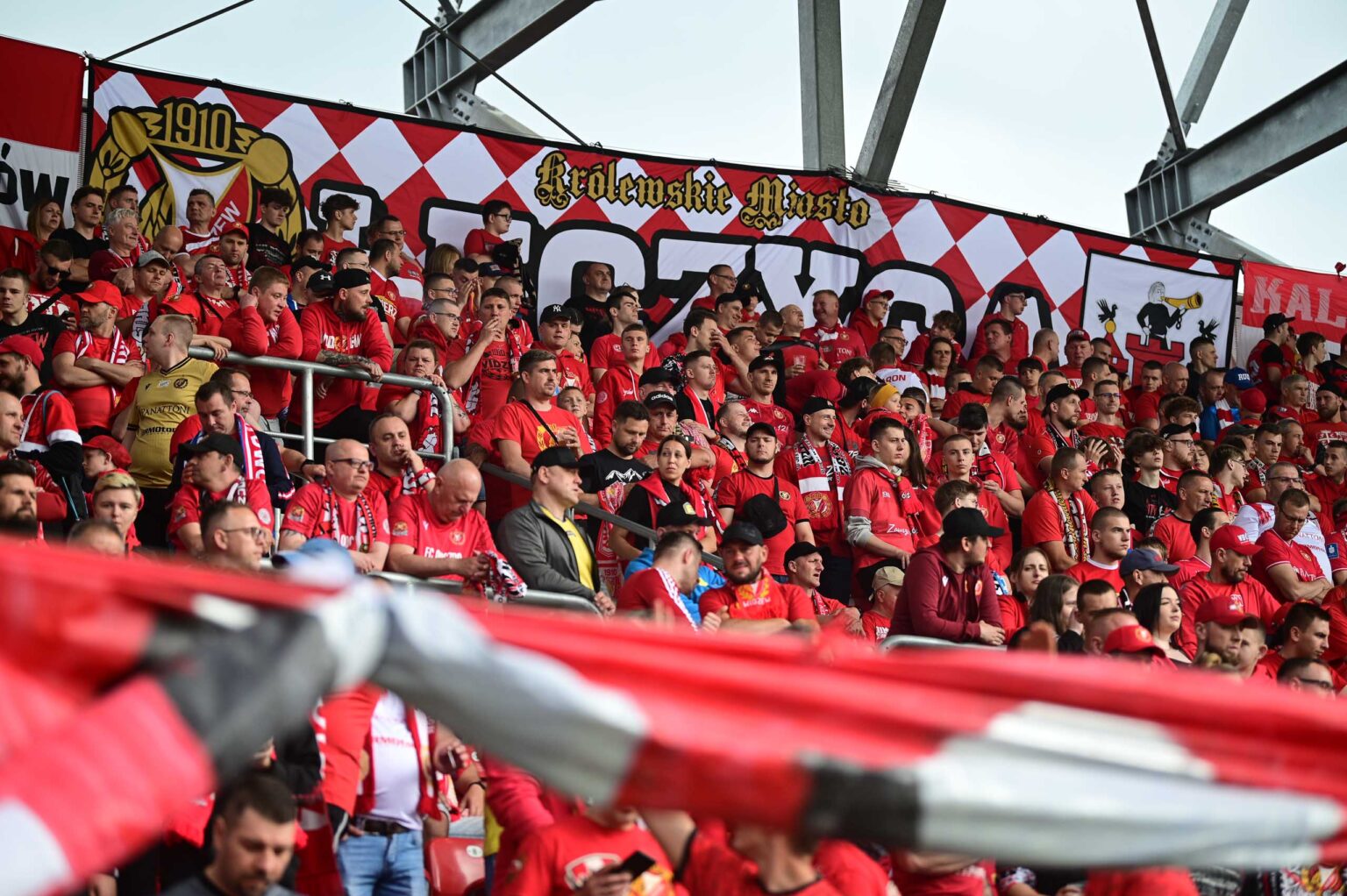 Widzew Lodz vs Lech Poznan kibice Fot Sebastian Szwajkowski 142