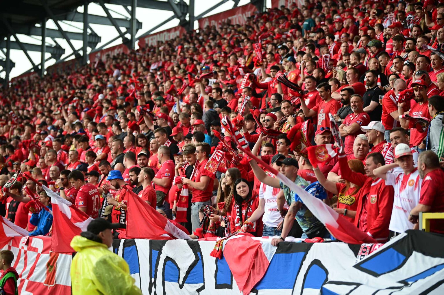 Widzew Lodz vs Lech Poznan kibice Fot Sebastian Szwajkowski 144