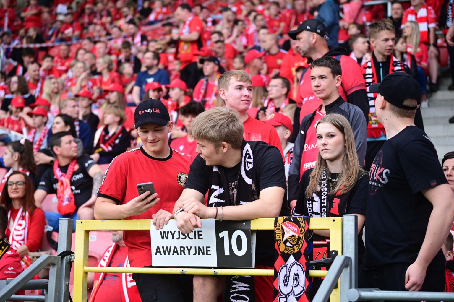 Widzew Lodz vs Lech Poznan kibice Fot Sebastian Szwajkowski 15