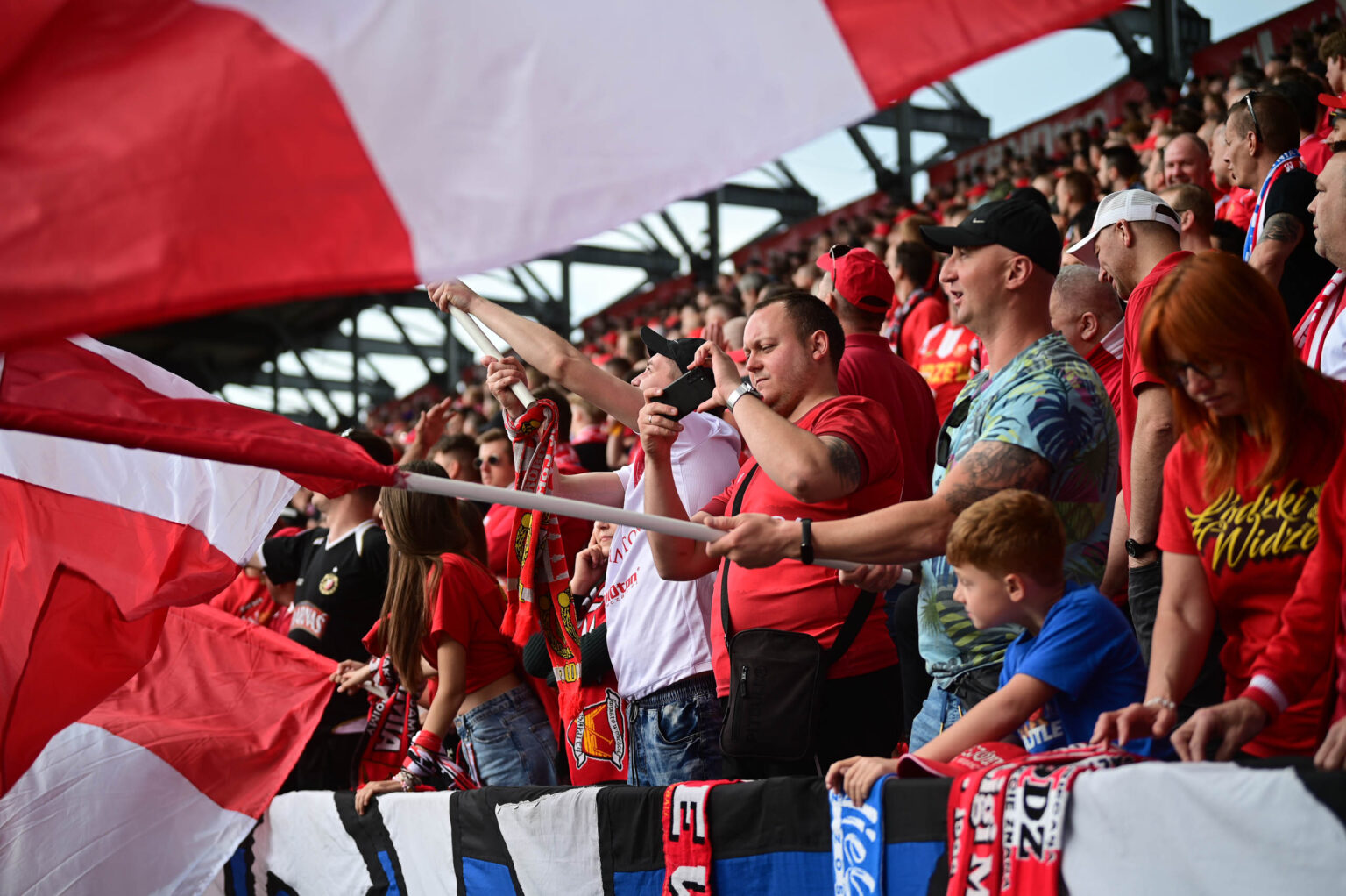 Widzew Lodz vs Lech Poznan kibice Fot Sebastian Szwajkowski 154