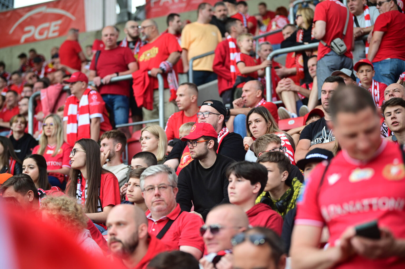 Widzew Lodz vs Lech Poznan kibice Fot Sebastian Szwajkowski 40