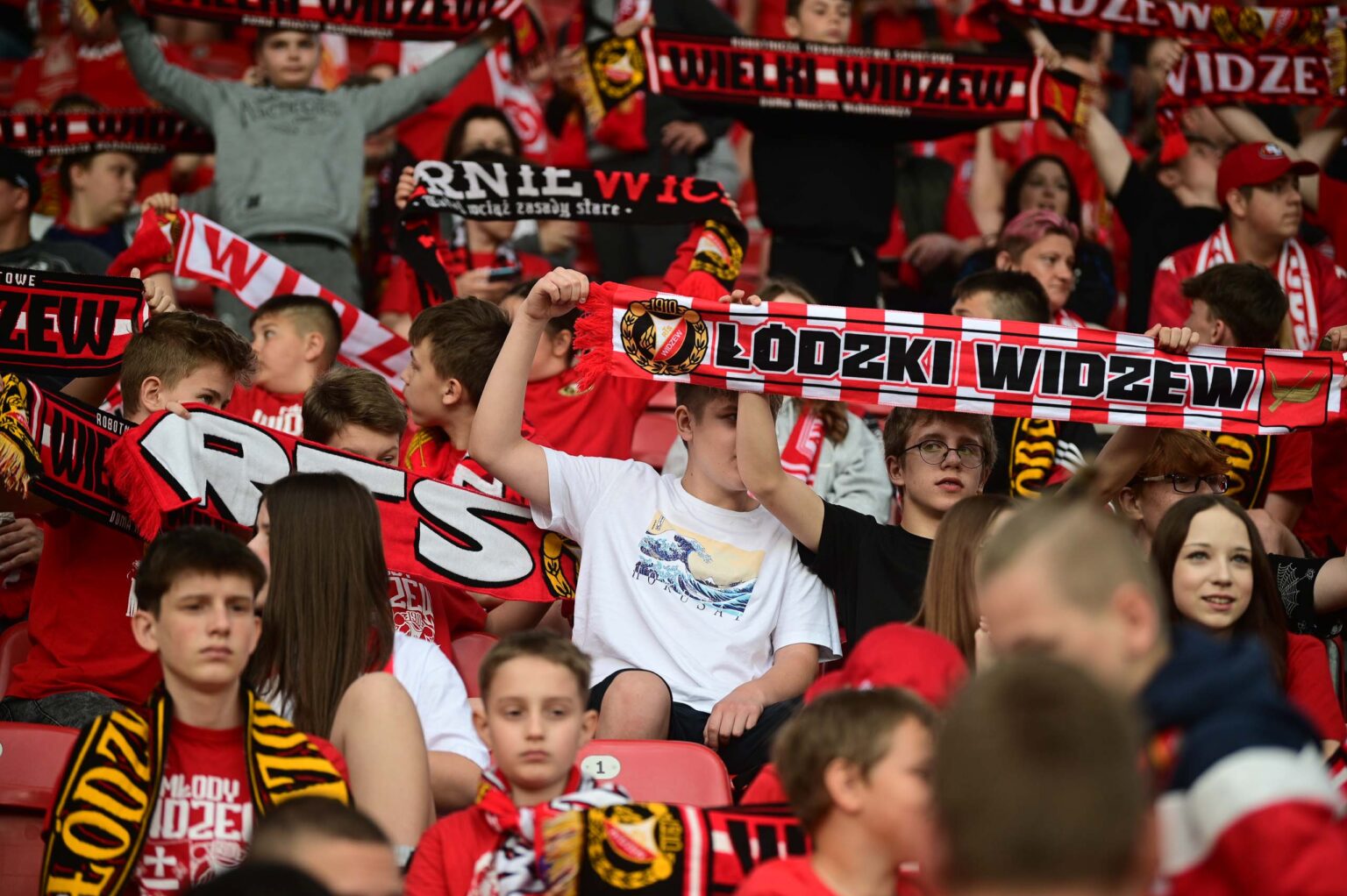Widzew Lodz vs Lech Poznan kibice Fot Sebastian Szwajkowski 43