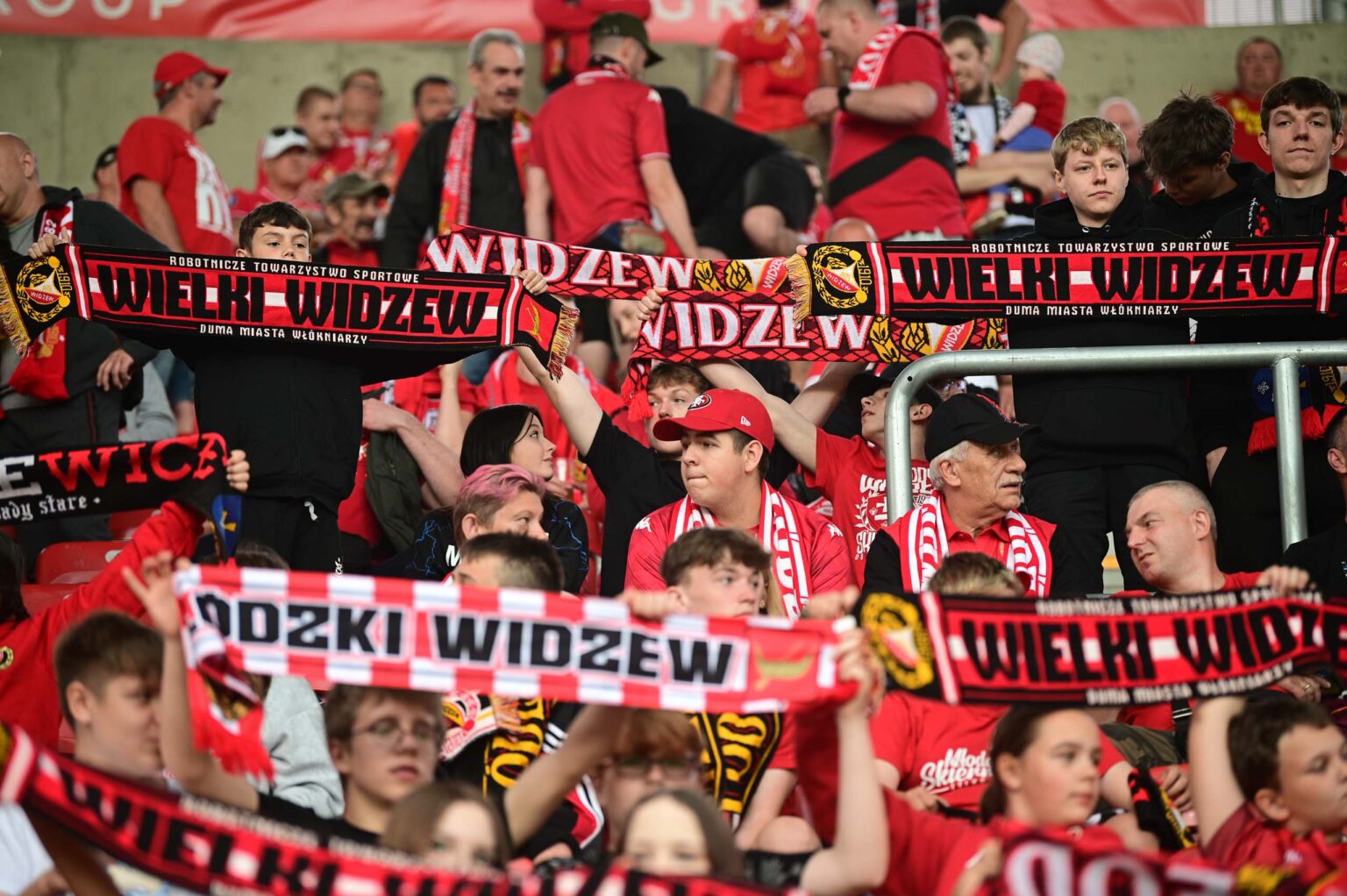 Widzew Lodz vs Lech Poznan kibice Fot Sebastian Szwajkowski 45