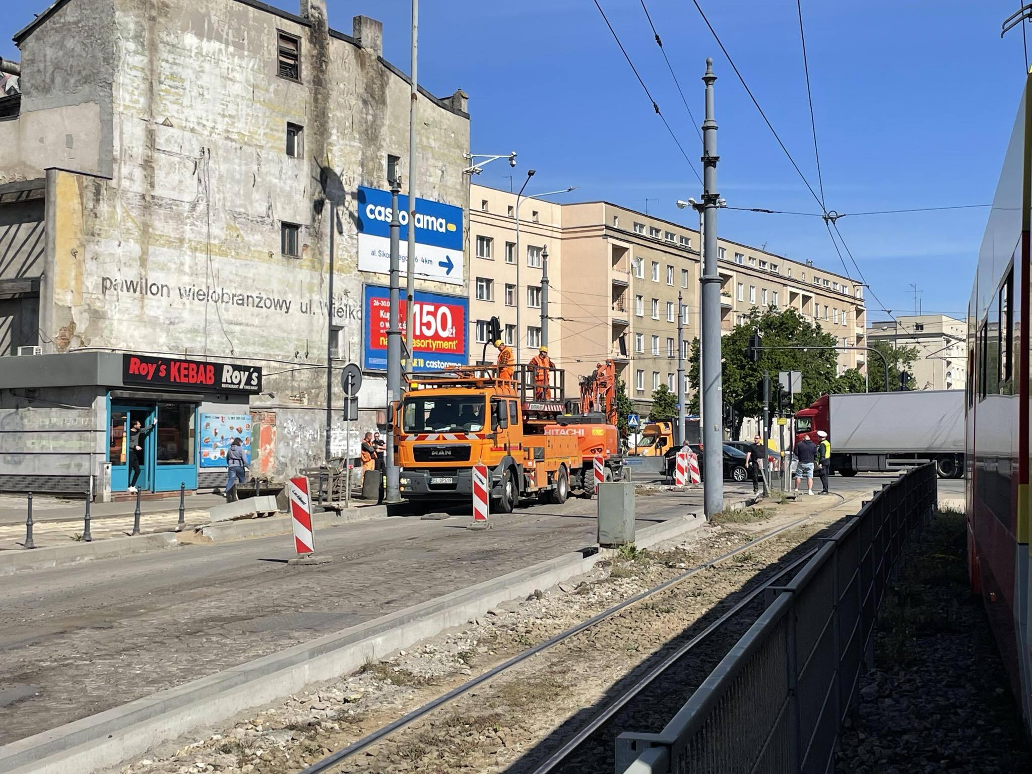 Tramwaje nie kursują w pobliżu Manufaktury przez uszkodzoną sieć trakcyjną
