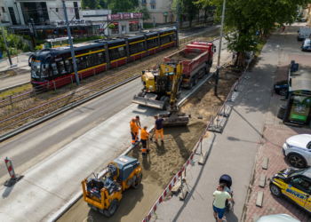 Mniej utrudnień na remontowanej ul. Zachodniej, więc na linie 65 wracają autobusy przegubowe