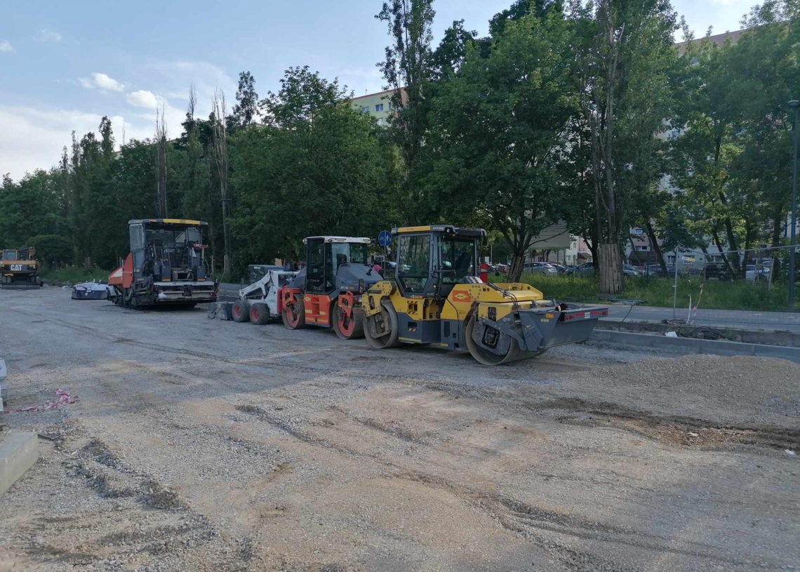 Przebudowa al. Śmigłego-Rydza. W końcu rozpoczęło się wylewanie asfaltu na drugiej nitce