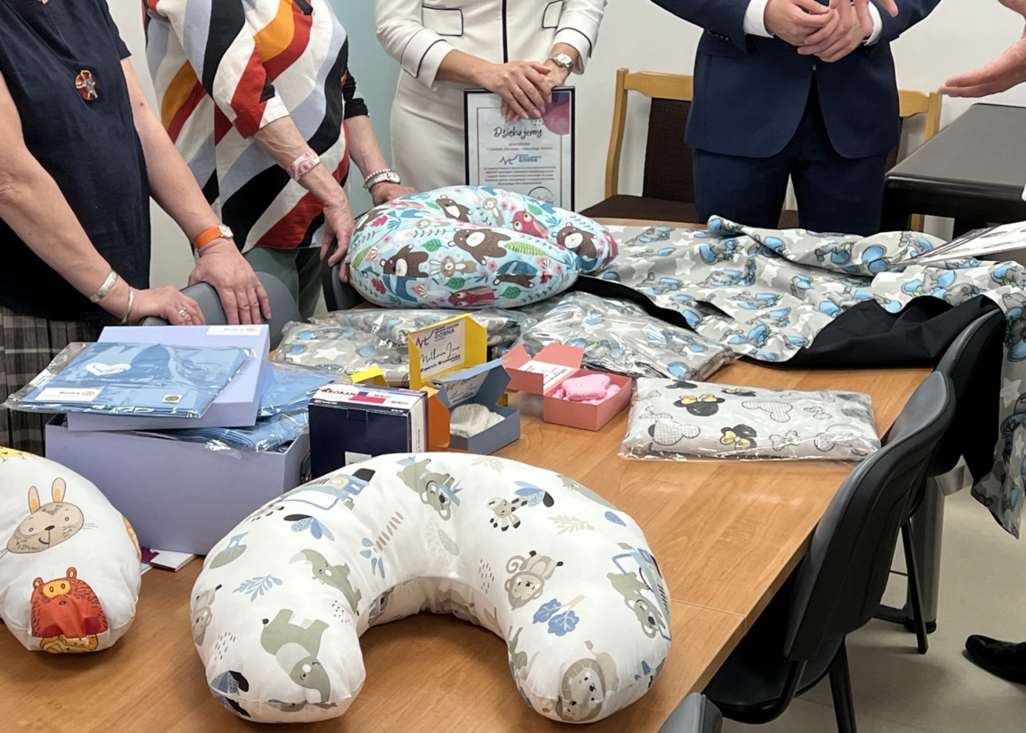 Dzień kangurowania. Dzięki tej metodzie przytulania wcześniaki szybciej wracają do formy