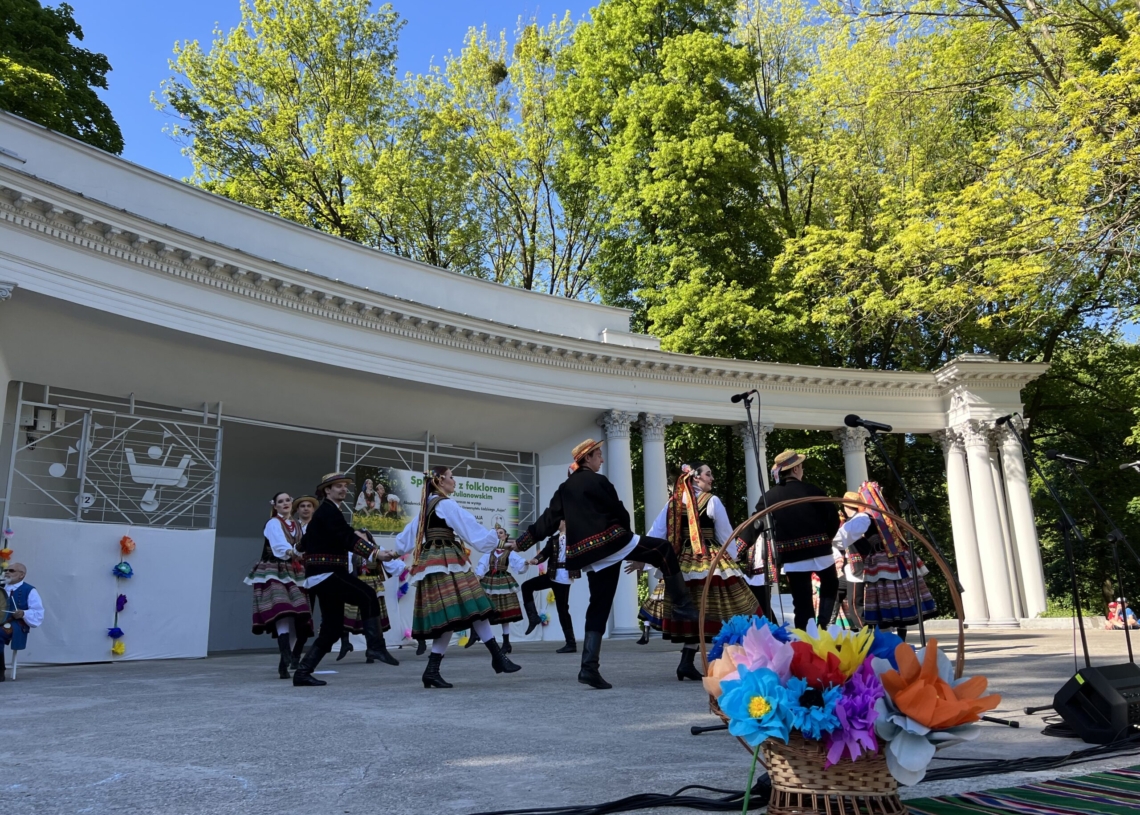 Koncert Akademickiego Zespołu Pieśni i Tańca Uniwersytetu Łódzkiego "Kujon"