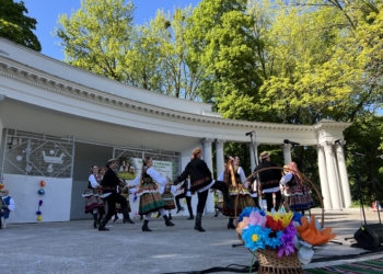 Koncert Akademickiego Zespołu Pieśni i Tańca Uniwersytetu Łódzkiego "Kujon"