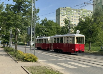 Historyczne autobusy i tramwaje kursują po Łodzi
