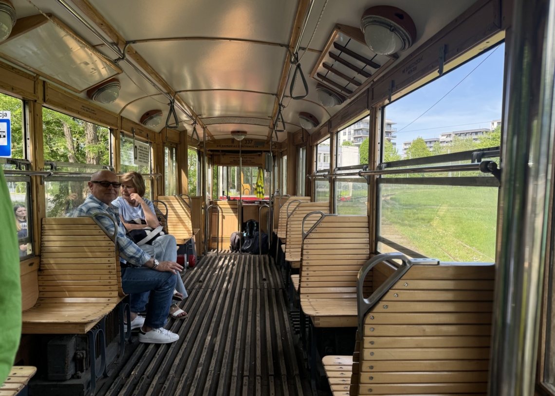 Historyczne autobusy i tramwaje kursują po Łodzi