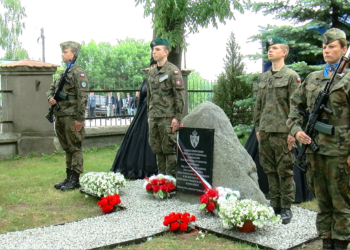 W Niewieszu odsłonięto tablicę poświęconą powstańcom z 1863 roku