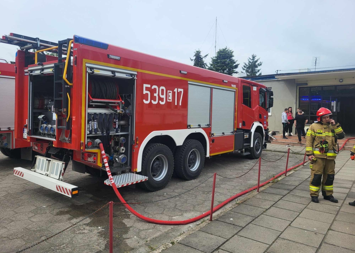 Pożar szkoły w Warcie. Ewakuowano 65 uczniów i nauczycieli
