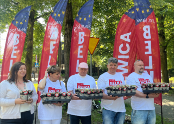 Nowa Lewica z okazji Dnia Matki wręczała kwiaty i przedstawiała propozycje programowe