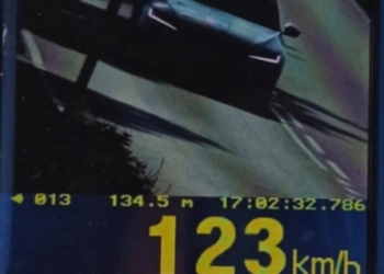 44-latek w obszarze zabudowanym jechał o 73 km/h za szybko. Zatrzymano mu prawo jazdy