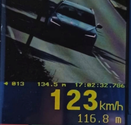 44-latek w obszarze zabudowanym jechał o 73 km/h za szybko. Zatrzymano mu prawo jazdy