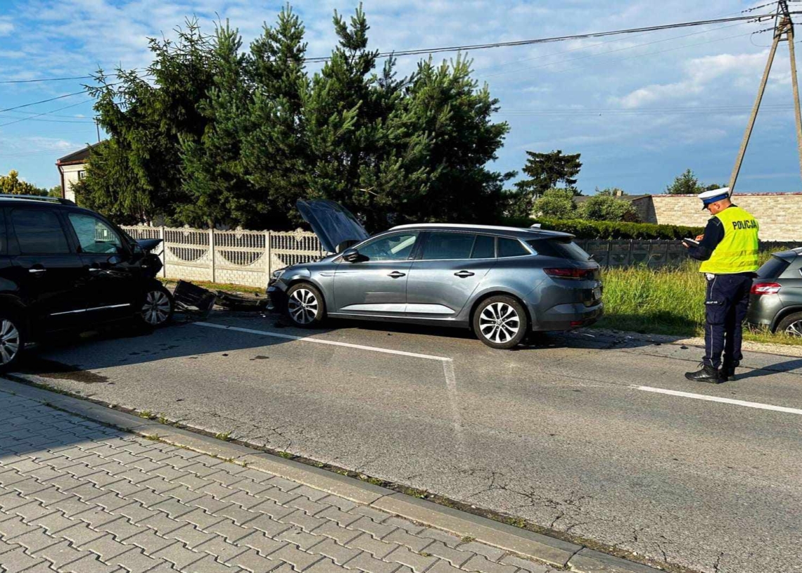 Zderzenie trzech aut na ul. Sucharskiego w Radomsku. Ranna została 69-letnia kobieta