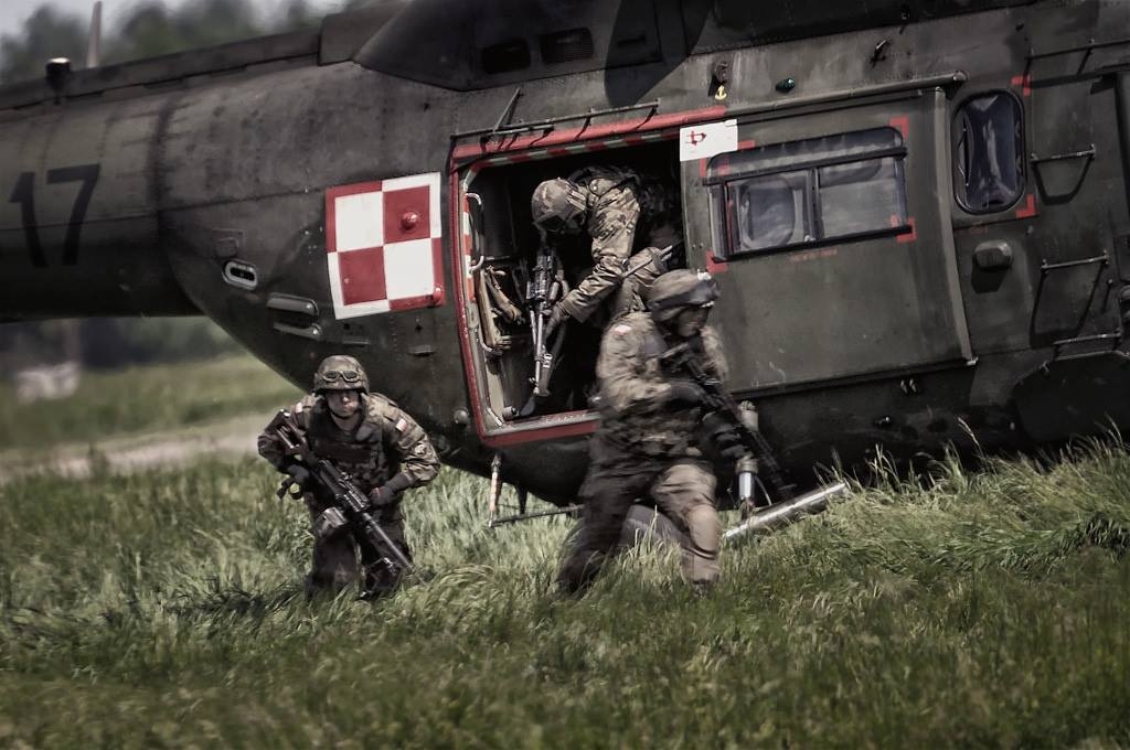Leźnica Wielka: Dwa śmigłowce uszkodzone w czasie nawałnicy
