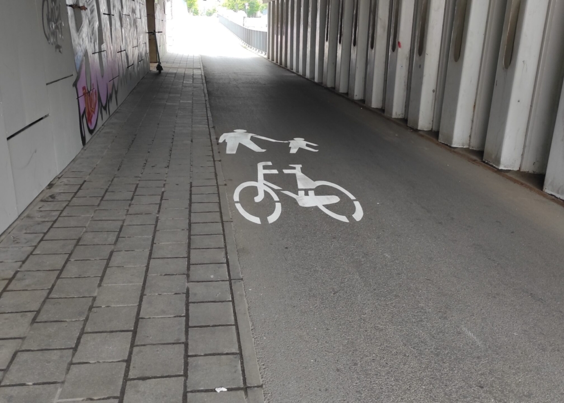 Ścieżka rowerowa na Niciarnianej nieprawidłowo oznaczona?