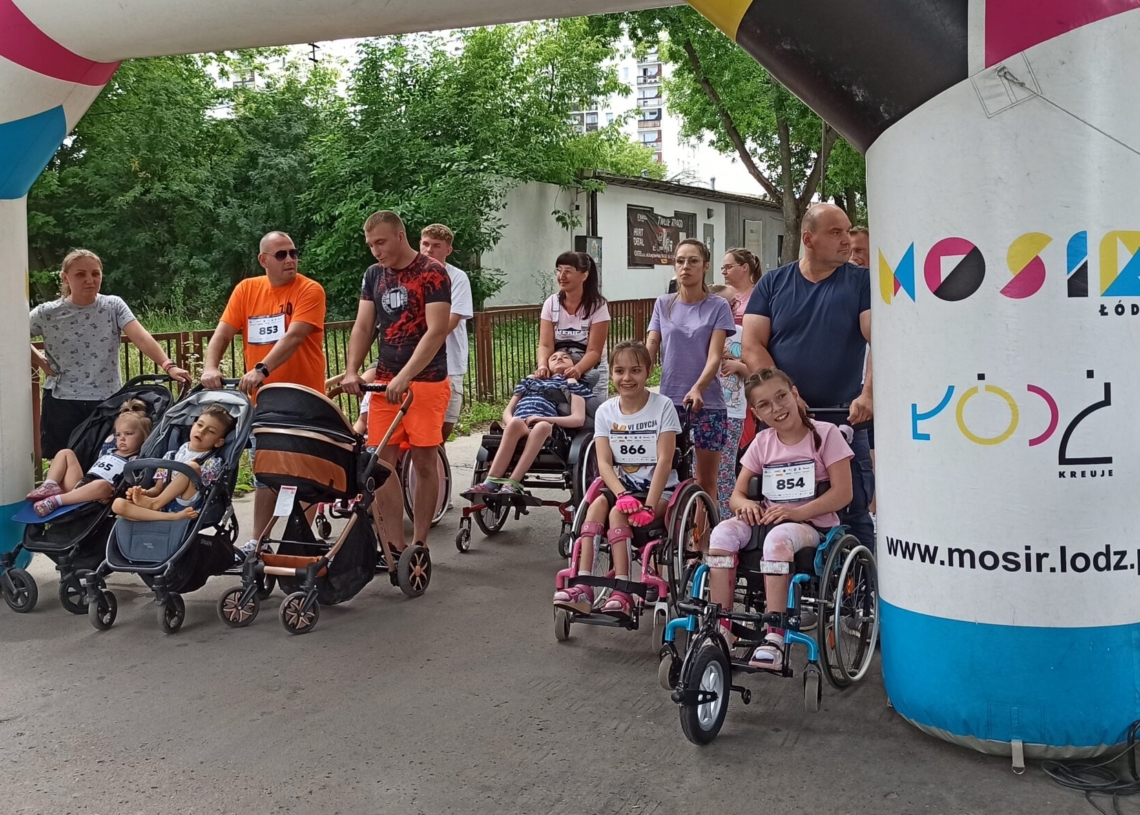 Blisko tysiąc biegaczy wystartowało w charytatywnym biegu "Daj piątaka na dzieciaka" 1 Bieg "Daj piątaka na dzieciaka"