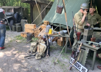 Piknik amerykański w Bunkrze w Konewce. Tajniki życia wojskowych i klasyczne samochody