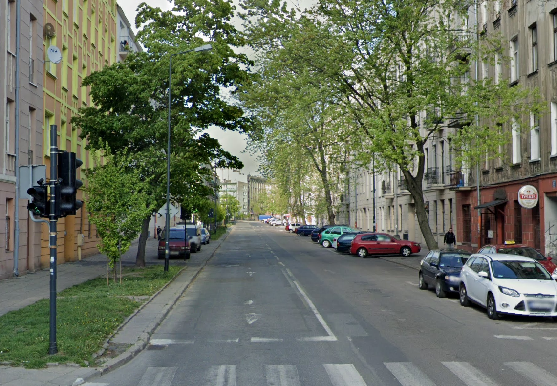 Mieszkańcy ul. Żeligowskiego mają dość aut parkujących na chodnikach