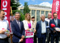 Podczas wyborczego tournée kandydaci Lewicy do Parlamentu Europejskiego, w tym Marek Belka, zawitali do Zduńskiej Woli 5 Marek Belka w Zduńskiej Woli