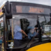 Agresywny pasażer w autobusie linii 96 pobił młodego chłopaka. „Nikt nie zareagował” 7 autobus