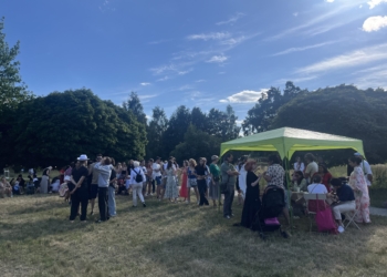 Piknik z okazji letniego przesilenia w Parku Ocalałych w Łodzi