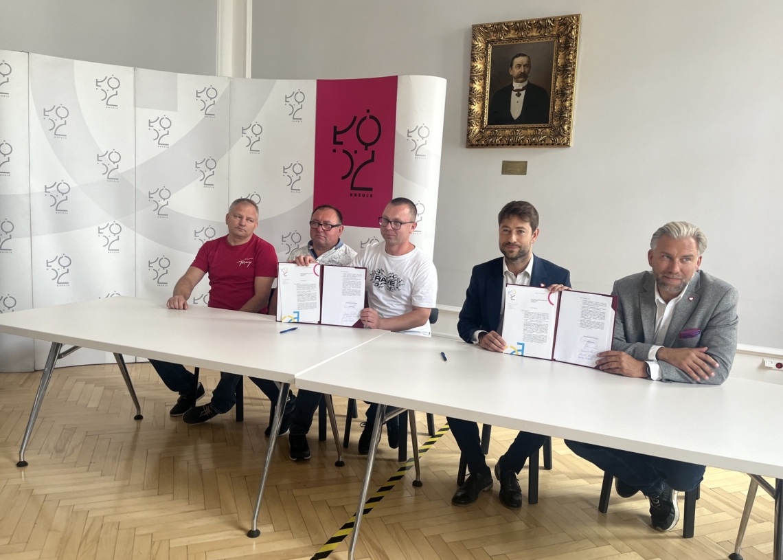 Wodny Rynek w Łodzi. Przedstawiciele miasta i kupcy podpisali list intencyjny 1 Wodny Rynek w Łodzi. Przedstawiciele miasta i kupcy podpisali list intencyjny
