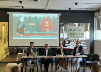 Adwokaci czytają dzieciom bajki i przybliżają tematykę prawniczą