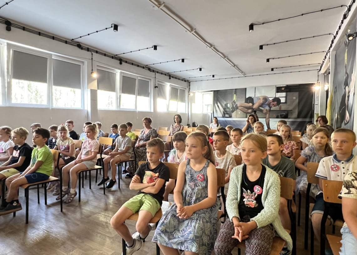 Adwokaci czytają dzieciom bajki i przybliżają tematykę prawniczą