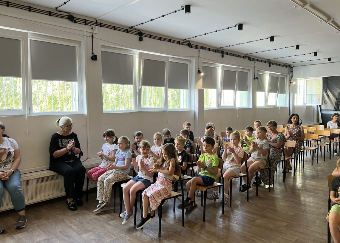 Adwokaci czytają dzieciom bajki i przybliżają tematykę prawniczą