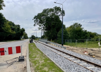 Postępuje modernizacja trasy tramwajowej na ul. Konstantynowskiej