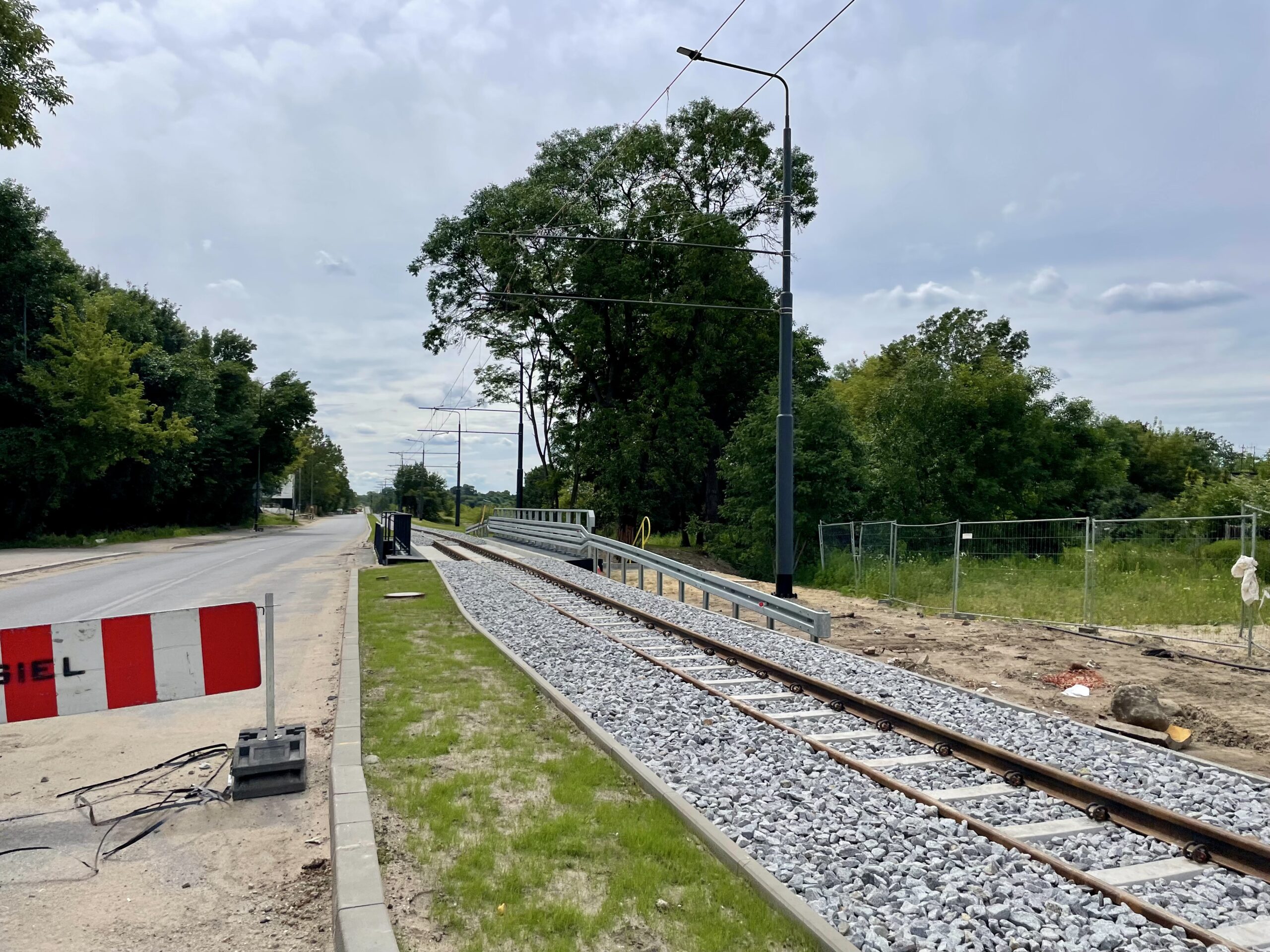 Postępuje modernizacja trasy tramwajowej na ul. Konstantynowskiej