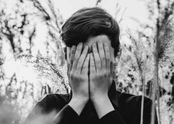 Tiki poza kontrolą. Co dziś wiemy o zespole Tourette’a?