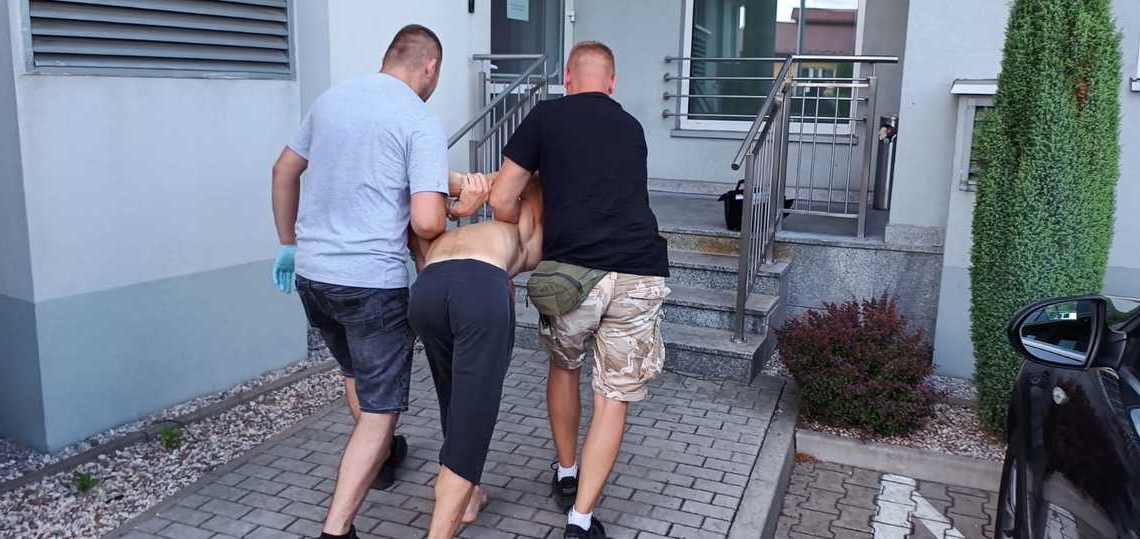 Opoczno: zatrzymano trzech nastolatków podejrzanych o udział w podpaleniu 21-letniego mężczyzny