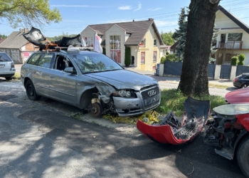 Mieszkańcy Sieradza interweniują w sprawie porzuconego samochodu przy ul. Krakowskie Przedmieście