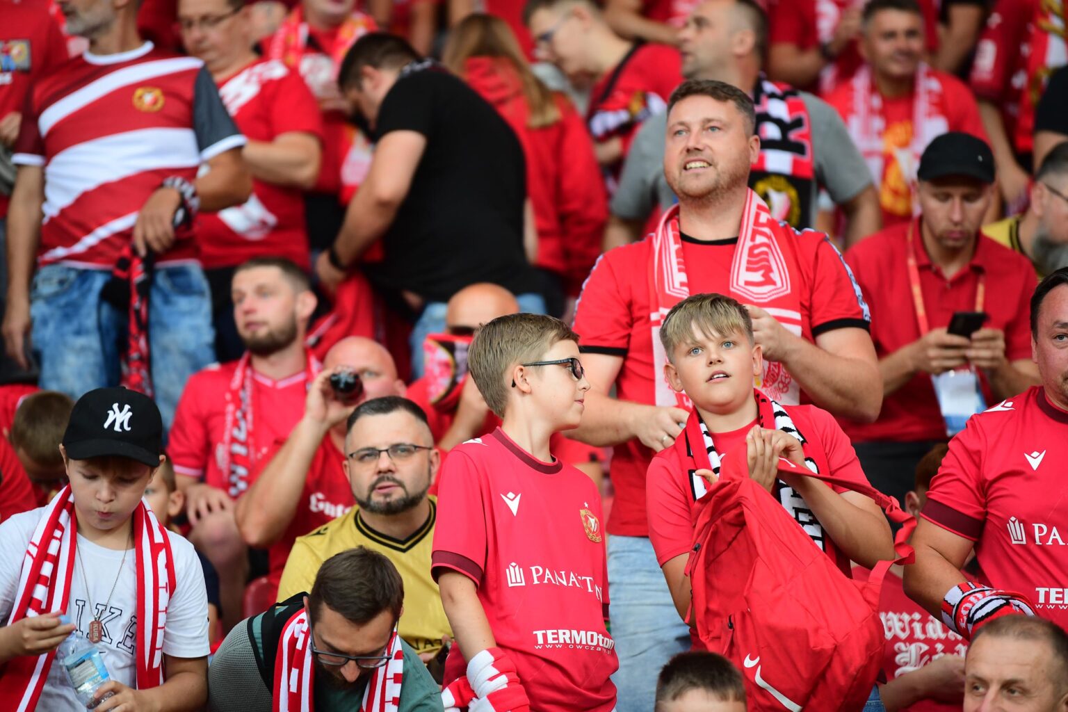 Kibice na meczu Widzew Lodz vs Lech Poznan Fot Sebastian Szwajkowski 17 1