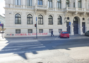 Ktoś zniszczył elewację Muzeum Sztuki przy Więckowskiego w Łodzi