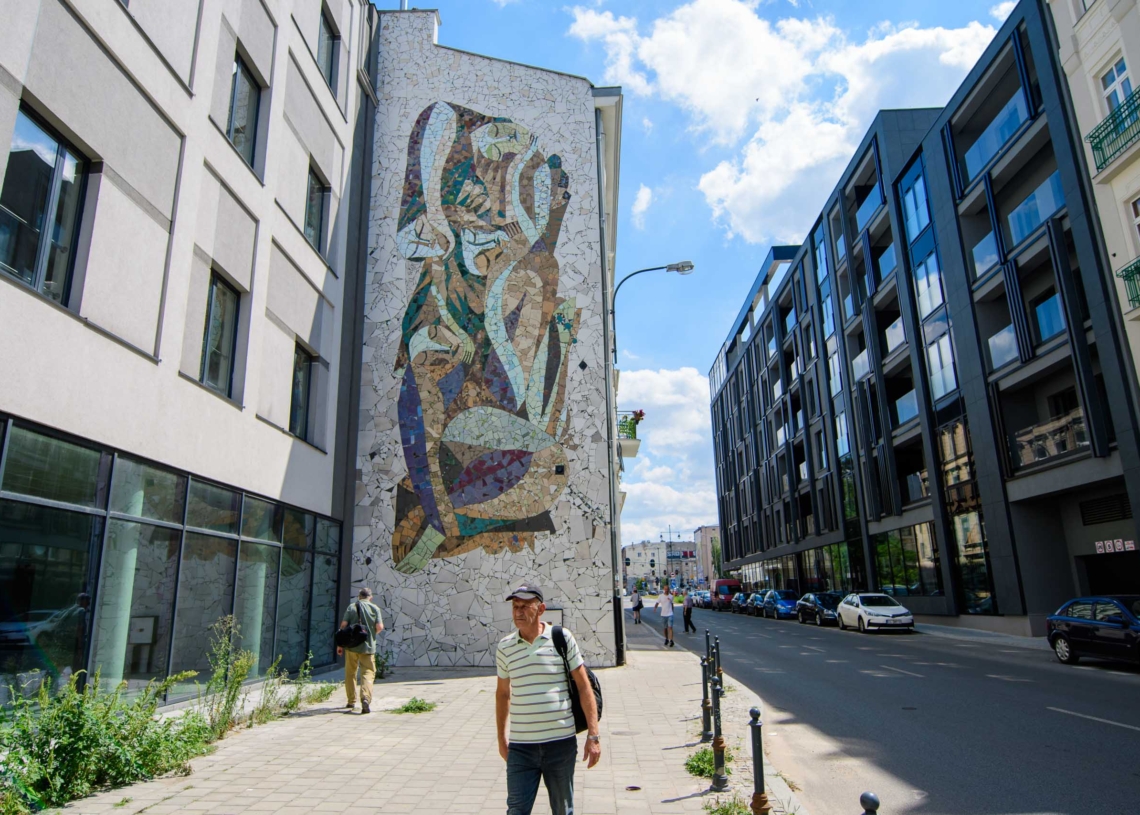Monumentalna mozaika ceramiczna przy Struga 17 w Łodzi