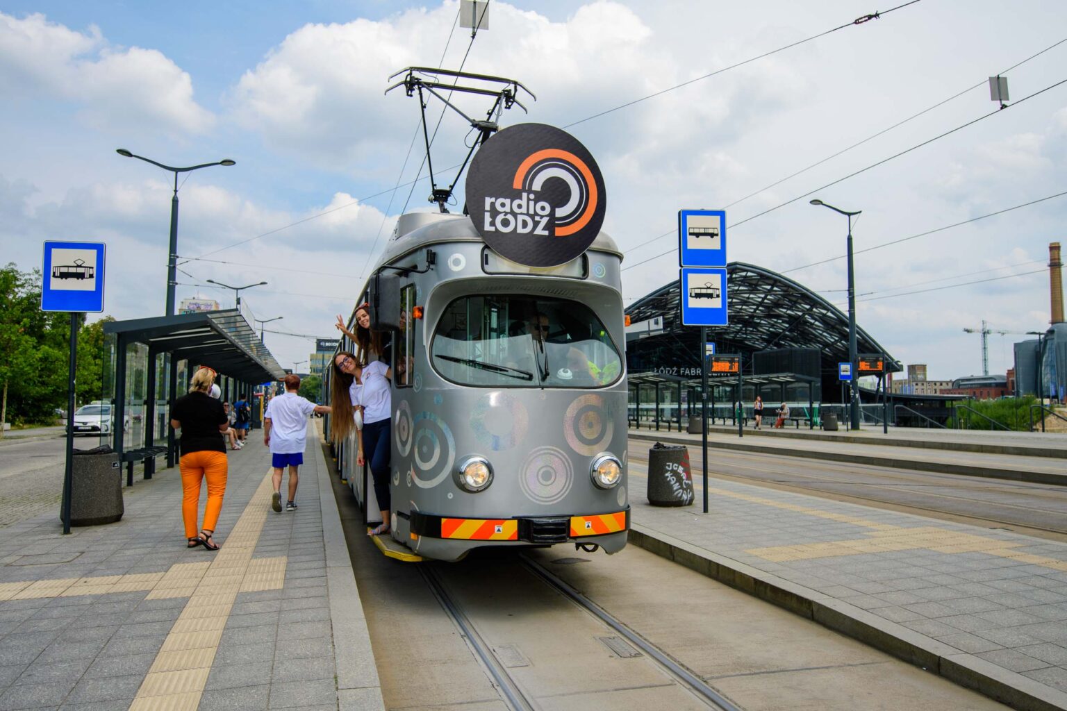 Wakacyjny tramwaj Radia Lodz z zespolem Wolne Baluty Fot Sebastian Szwajkowski 12