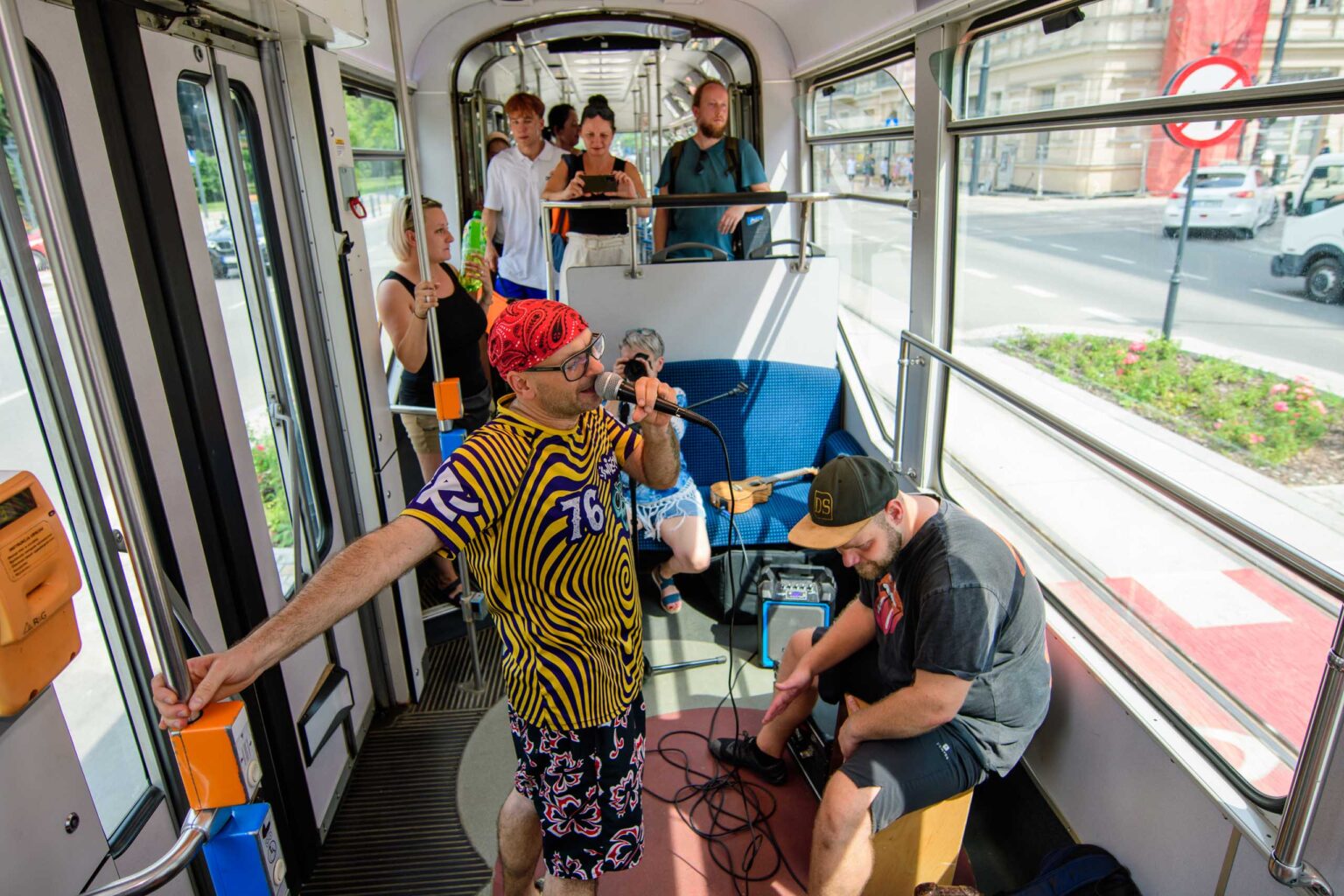 Wakacyjny tramwaj Radia Lodz z zespolem Wolne Baluty Fot Sebastian Szwajkowski 17