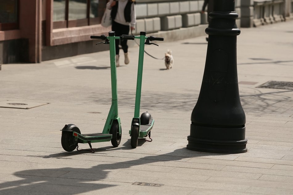 Łódź: problem hulajnóg elektrycznych zostanie rozwiązany. Bartosz Domaszewicz: biorę to na siebie 1 Problem hulajnóg elektrycznych w Łodzi