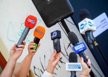 To jest temat. Jak się zmienia język dziennikarzy?
