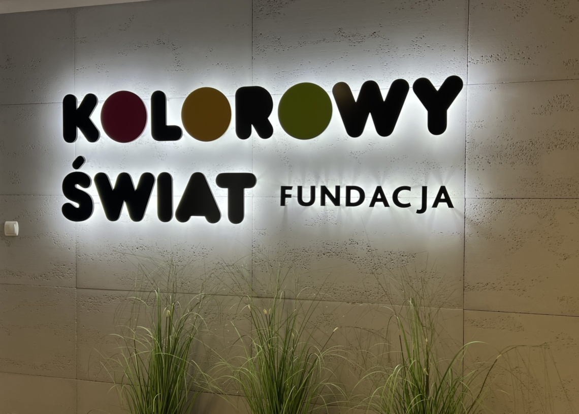 Policja z wizytą u podopiecznych Fundacji Kolorowy Świat [ZDJĘCIA]