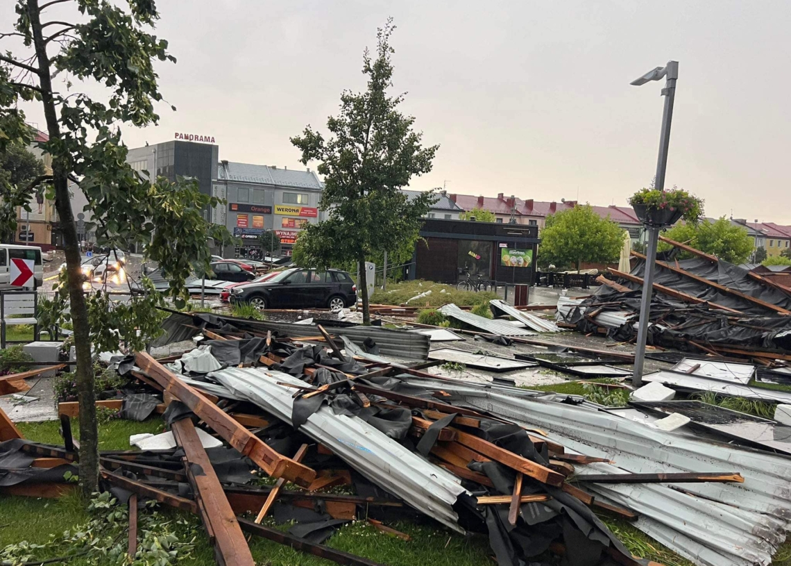 Ulewy i burze w Łódzkiem. Zniszczenia w Tomaszowie Mazowieckim, Radomsku i Zduńskiej Woli 1 Ulewy i burze w Łódzkiem. Straty w Tomaszowie Mazowieckim